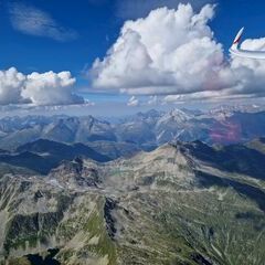 Flugwegposition um 13:52:56: Aufgenommen in der Nähe von Bezirk Surselva, Schweiz in 3423 Meter